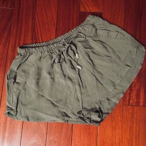 H&M olive flowy shorts